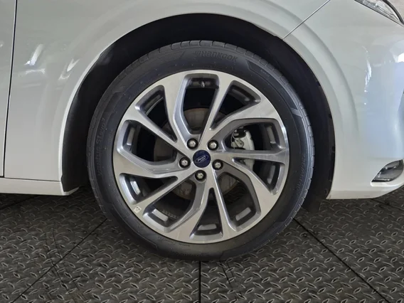 فورد تورس تيتانيوم 2025 