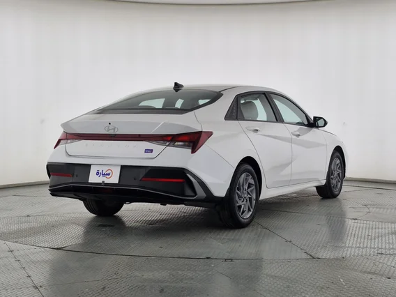 Hyundai Elantra Smart 2024 