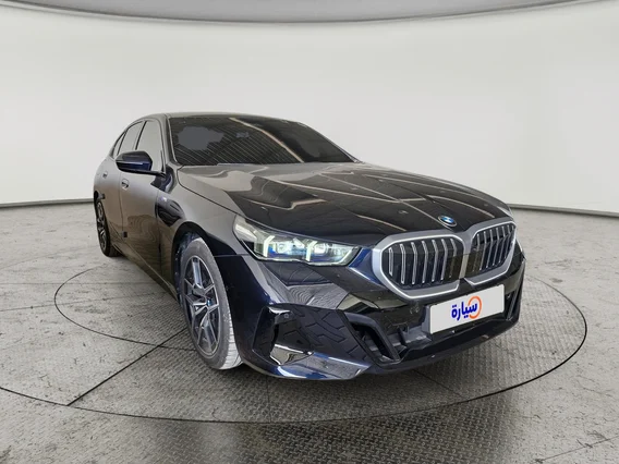 بي ام دبليو الفئة الخامسة 520i 2024 