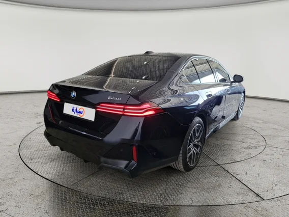 بي ام دبليو الفئة الخامسة 520i 2024 