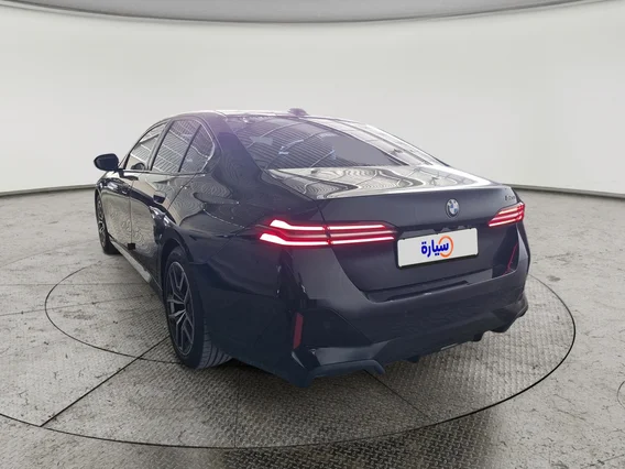 بي ام دبليو الفئة الخامسة 520i 2024 