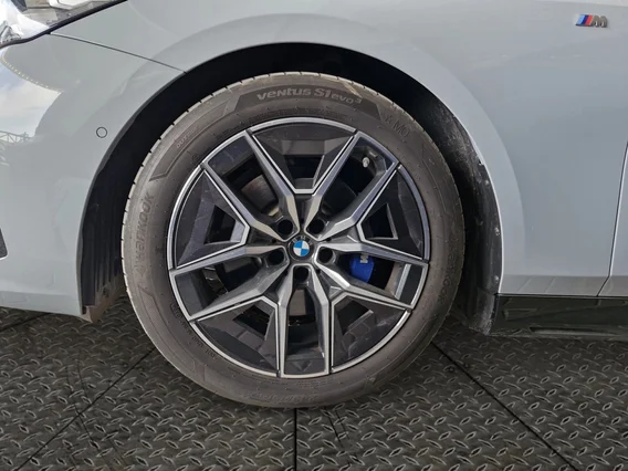 بي ام دبليو الفئة الخامسة 520i 2024 