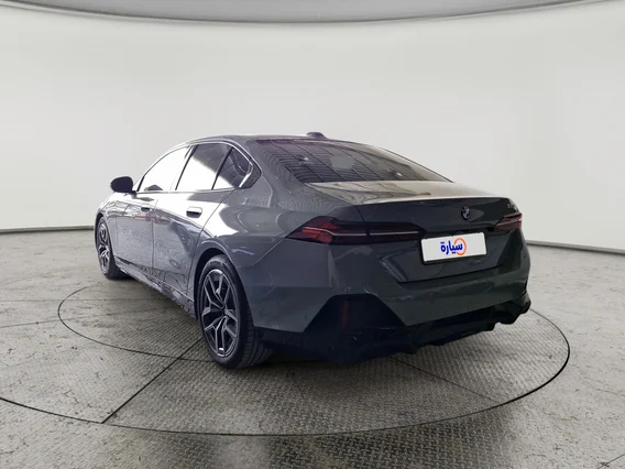 بي ام دبليو الفئة الخامسة 520i 2024 