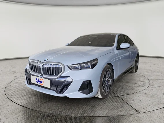 بي ام دبليو الفئة الخامسة 520i 2024 