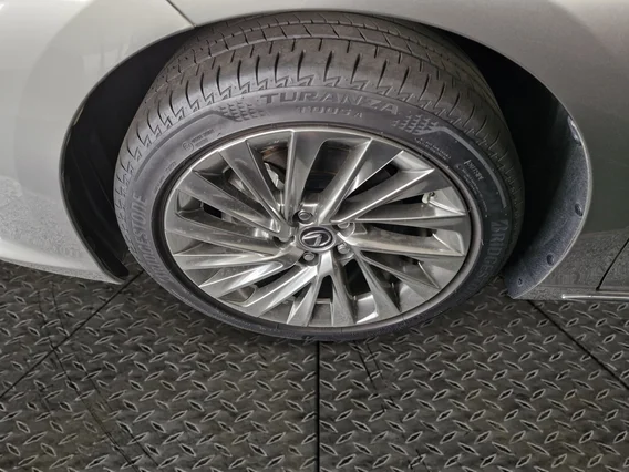 Lexus ES 300 BH Hybrid Plus 2025 