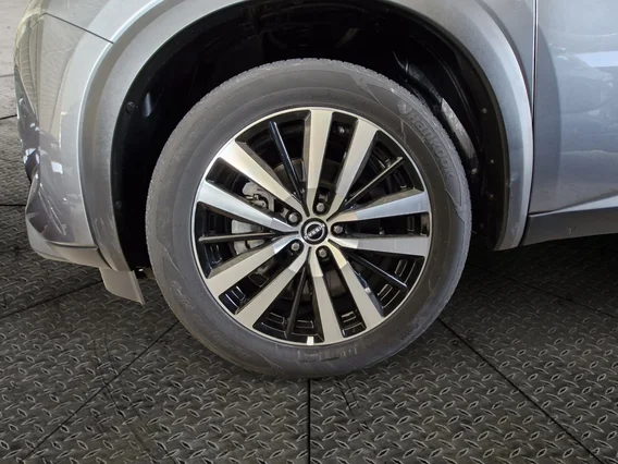 Nissan Pathfinder SV 2023 