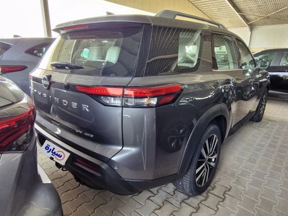 Nissan Pathfinder SV 2023 