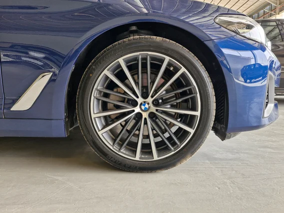 BMW 5 Series 520i 2023 