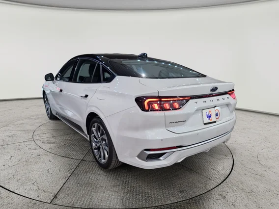 Ford Taurus Titanium 2026 