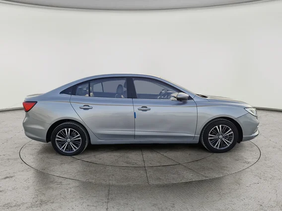 ام جي 5 LUX 2023 