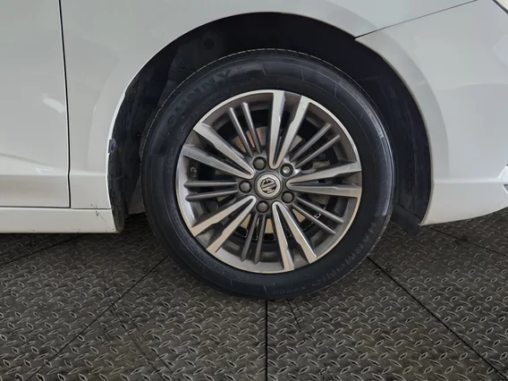 ام جي 5 LUX 2023 