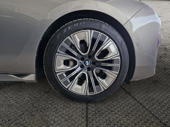 بي ام دبليو الفئة السابعة 735i 2023 