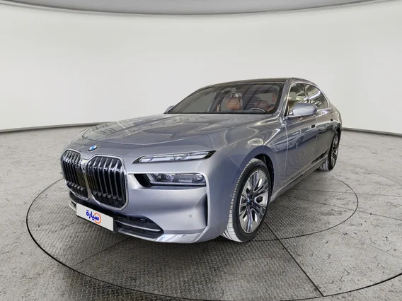 بي ام دبليو الفئة السابعة 735i 2023 