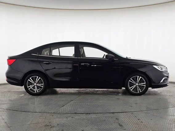 ام جي 5 LUX 2023 