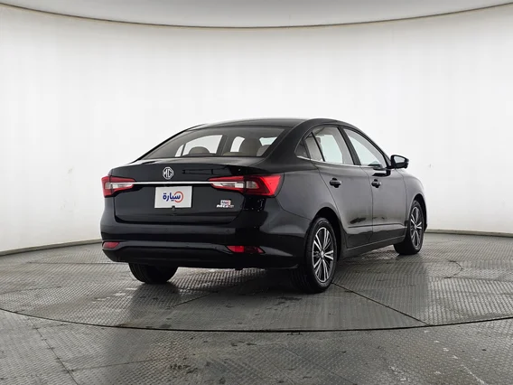 ام جي 5 LUX 2023 