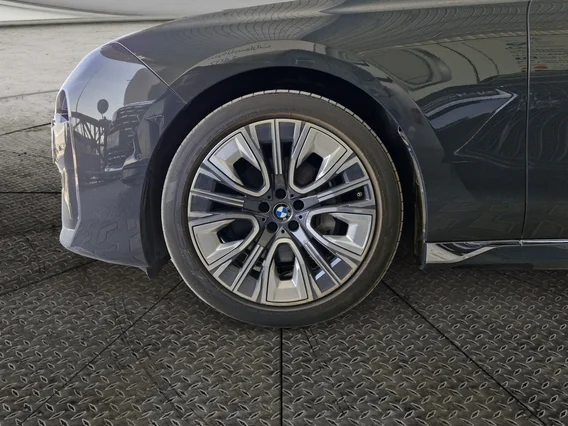 BMW 7 Series 735i 2023 