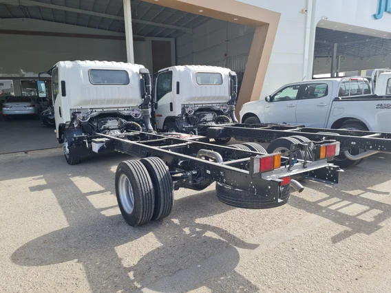 Isuzu Dyna شاص طويل 2025 