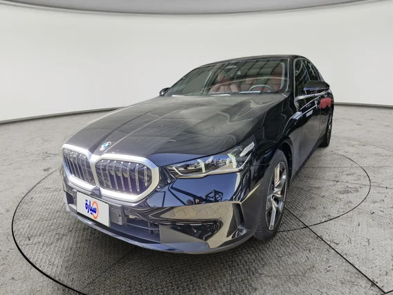 بي ام دبليو الفئة الخامسة 520i 2024 