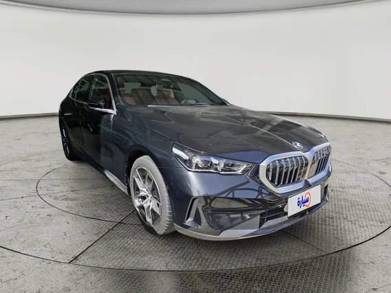 بي ام دبليو الفئة الخامسة 520i 2024 