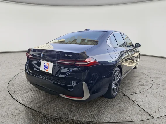 بي ام دبليو الفئة الخامسة 520i 2024 