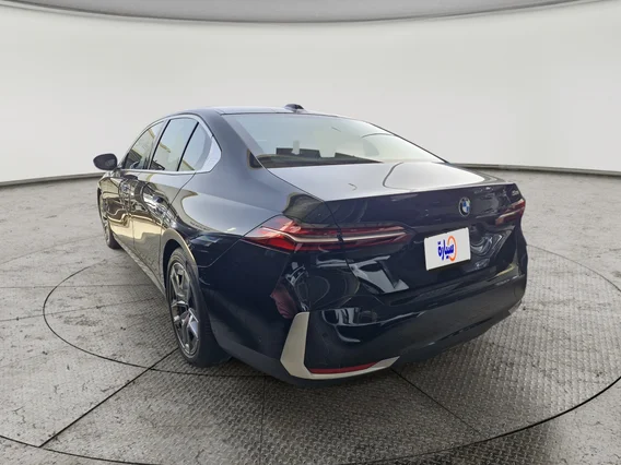 بي ام دبليو الفئة الخامسة 520i 2024 