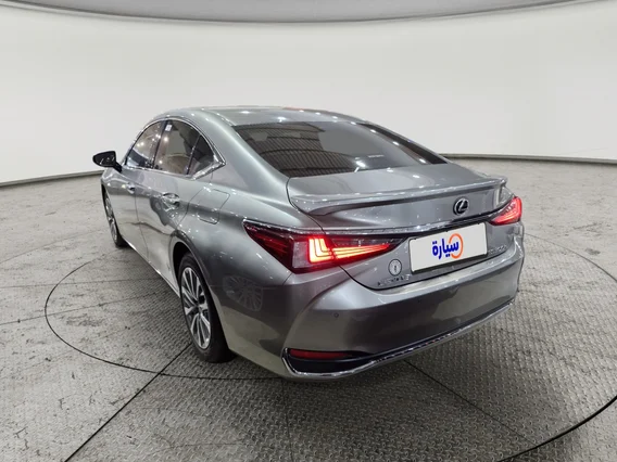 Lexus ES 300 AH Hybrid  2024 