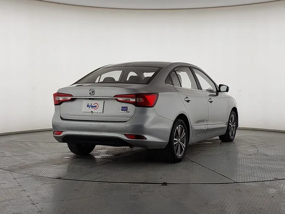 ام جي 5 LUX 2023 