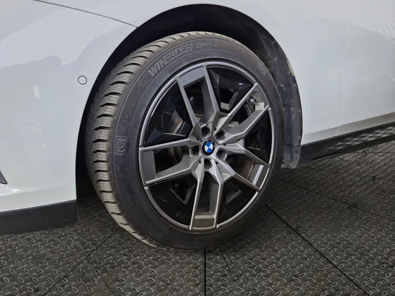 بي ام دبليو الفئة الخامسة 520i 2024 