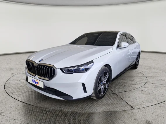 بي ام دبليو الفئة الخامسة 520i 2024 