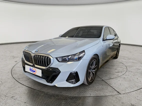 بي ام دبليو الفئة الخامسة 520i 2024 