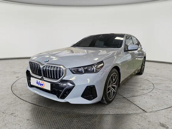 بي ام دبليو الفئة الخامسة 520i 2025 