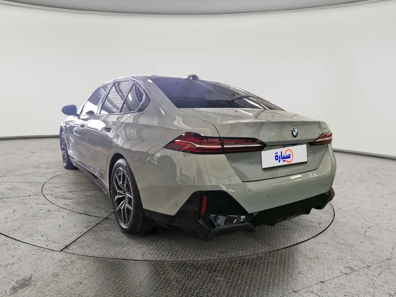 بي ام دبليو الفئة الخامسة 520i 2025 