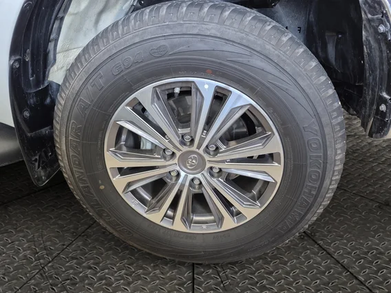 Toyota Hilux SGLX 4X4 2.7L AT 2025 دبل