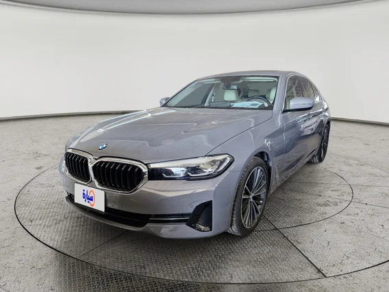 بي ام دبليو الفئة الخامسة 520i 2022 