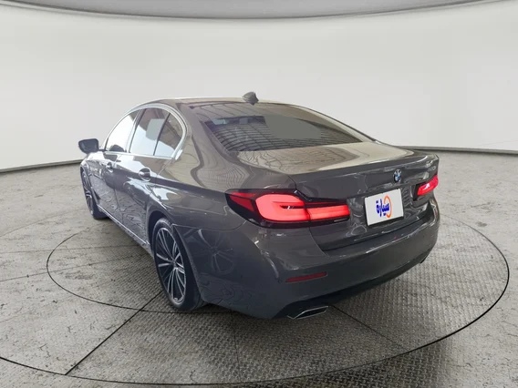 بي ام دبليو الفئة الخامسة 520i 2022 