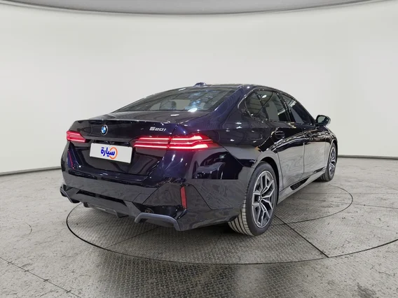 بي ام دبليو الفئة الخامسة 520i 2025 