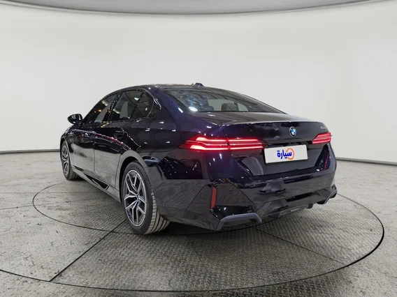 بي ام دبليو الفئة الخامسة 520i 2025 