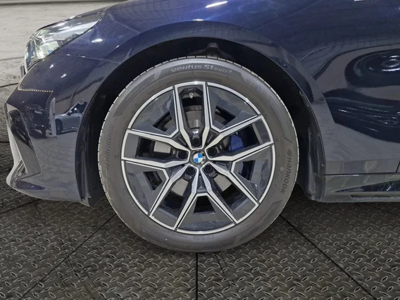 بي ام دبليو الفئة الخامسة 520i 2025 