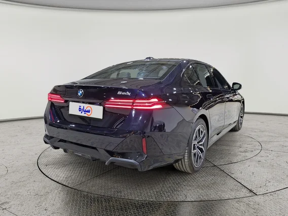 بي ام دبليو الفئة الخامسة 520i 2025 