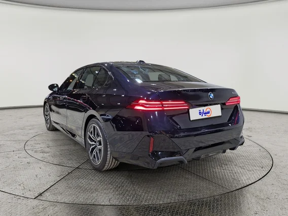 بي ام دبليو الفئة الخامسة 520i 2025 