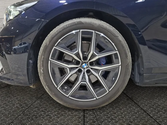 بي ام دبليو الفئة الخامسة 520i 2025 