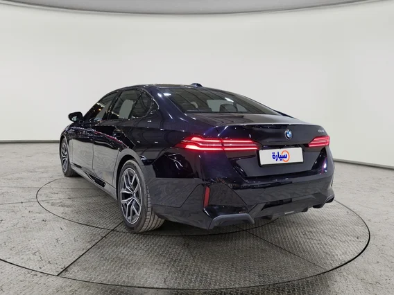 بي ام دبليو الفئة الخامسة 520i 2025 