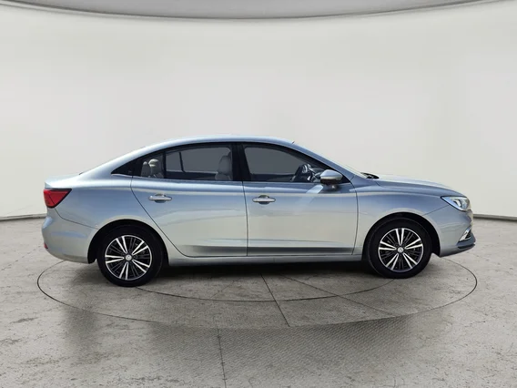 ام جي 5 LUX 2023 