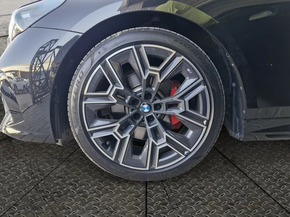 بي ام دبليو الفئة الخامسة 520i 2024 