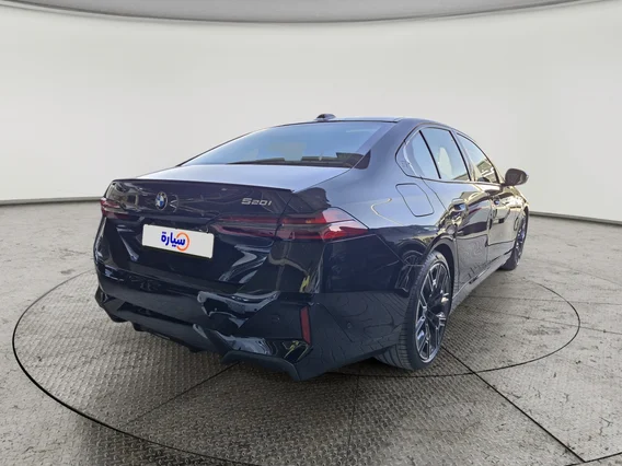 بي ام دبليو الفئة الخامسة 520i 2024 