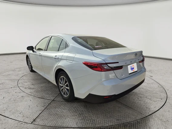 Toyota Camry  E 2026 