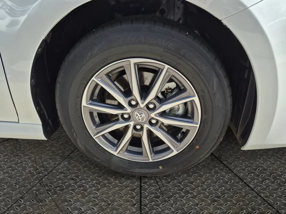 Toyota Camry  E 2026 