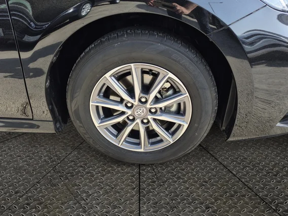 Toyota Camry  E 2025 