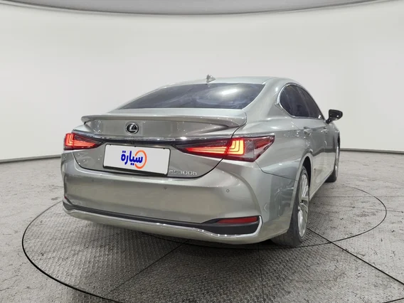 لكزس ES 300 H 2024 