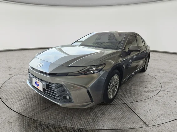 Toyota Camry  LE 2025 